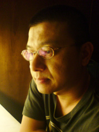 本職是室內設計師的張孝維,受到擔任爵士樂手父親的影響,讓他成為爵士樂的活字典。(圖/張孝維提供) 本職是室內設計師的張孝維,受到擔任爵士樂手父親的影響,讓他成為爵士樂的活字典。(圖/張孝維提供)