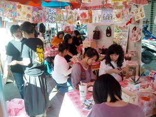 高雄市立歷史博物館與傳承培育發展協會經由配套活動,讓參與民眾製作屬於自己的藝術作品,讓藝術深入生活。(圖/傳承培育發展協會提供) 高雄市立歷史博物館與傳承培育發展協會經由配套活動,讓參與民眾製作屬於自己的藝術作品,讓藝術深入生活。(圖/傳承培育發展協會提供)