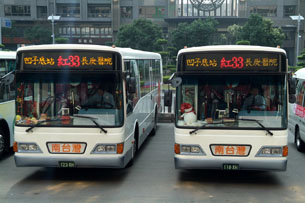 公車路網的延伸,高雄縣市居民的生活更加便利。(圖/鮑忠暉攝) 公車路網的延伸,高雄縣市居民的生活更加便利。(圖/鮑忠暉攝)