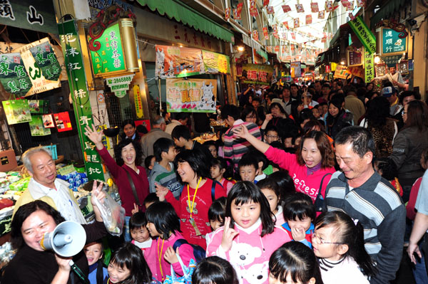 高雄過好年,處處是人潮。(圖/鮑忠暉攝) 高雄過好年,處處是人潮。(圖/鮑忠暉攝)