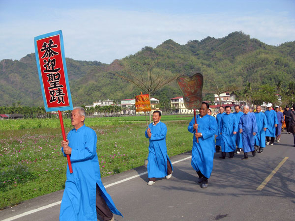 美濃特有的新年活動「迎聖蹟—送字紙灰」祭典。(圖/熊宏輝攝) 美濃特有的新年活動「迎聖蹟—送字紙灰」祭典。(圖/熊宏輝攝)
