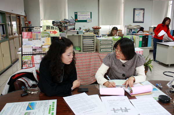 市政中心雖移轉,但不變的是服務的熱忱。(圖/熊宏輝攝) 市政中心雖移轉,但不變的是服務的熱忱。(圖/熊宏輝攝)