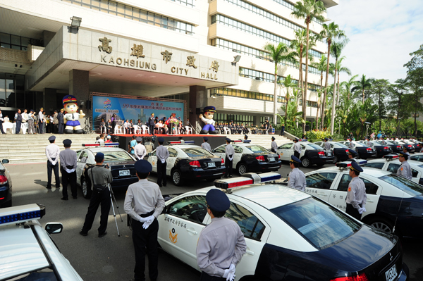 縣市合併前高雄市政府外觀。(圖/鮑忠暉攝) 縣市合併前高雄市政府外觀。(圖/鮑忠暉攝)