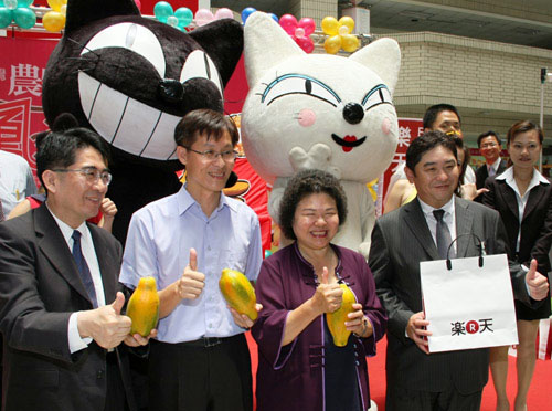 市府曾與台灣樂天市場運用網路平台合作「高雄農產品館」,銷售大高雄農特產品。(圖/台灣樂天市場提供) 市府曾與台灣樂天市場運用網路平台合作「高雄農產品館」,銷售大高雄農特產品。(圖/台灣樂天市場提供)