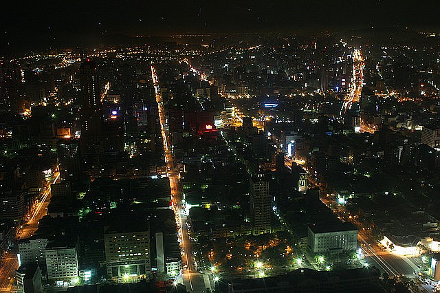 美麗的高雄夜景,令人沉醉。(圖/ wso攝) 美麗的高雄夜景,令人沉醉。(圖/ wso攝)