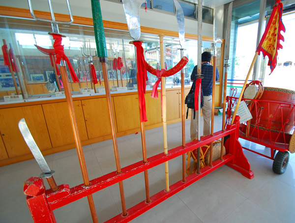 館藏豐富的內門南海紫竹寺宋江兵器展示館。(圖/行政院文化建設委員會提供) 館藏豐富的內門南海紫竹寺宋江兵器展示館。(圖/行政院文化建設委員會提供)