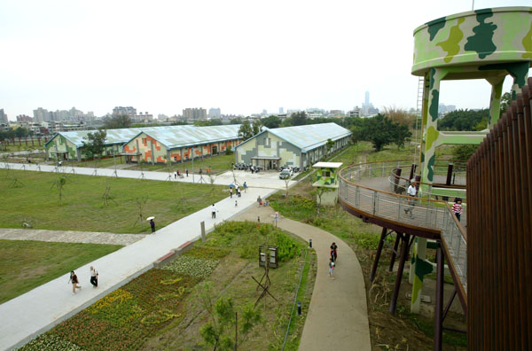 衛武營公園內保留既有建築並增加生態,將人為影響降到最低。(圖:蔡明余攝) 衛武營公園內保留既有建築並增加生態,將人為影響降到最低。(圖:蔡明余攝)