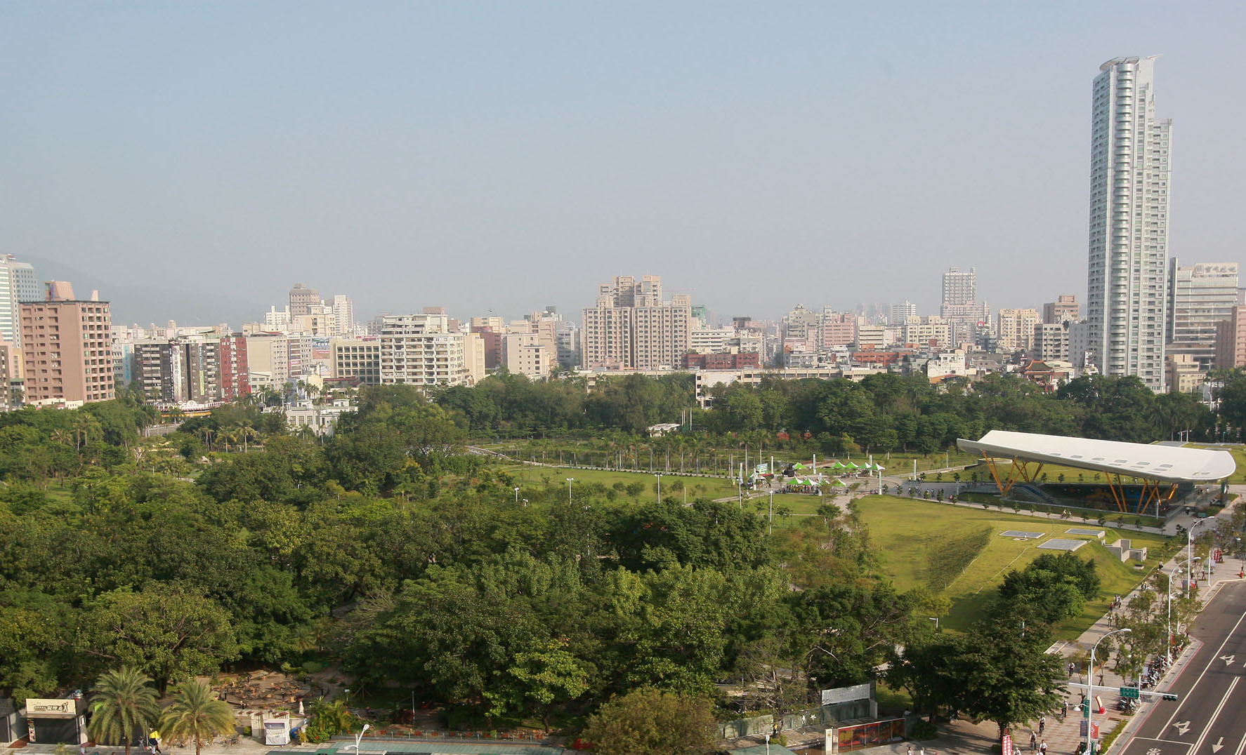 充滿綠意與自然生態的中央公園,是高雄的城市之肺代表。(圖:蔡明余攝) 充滿綠意與自然生態的中央公園,是高雄的城市之肺代表。(圖:蔡明余攝)