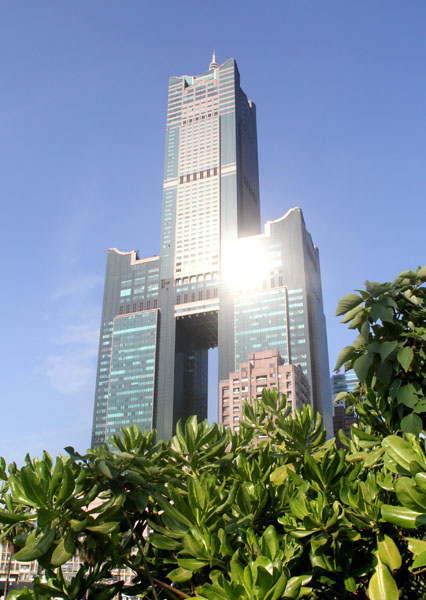 日照充足是點燃高雄向上發展的強大能量。(圖/黃建樺) 日照充足是點燃高雄向上發展的強大能量。(圖/黃建樺)