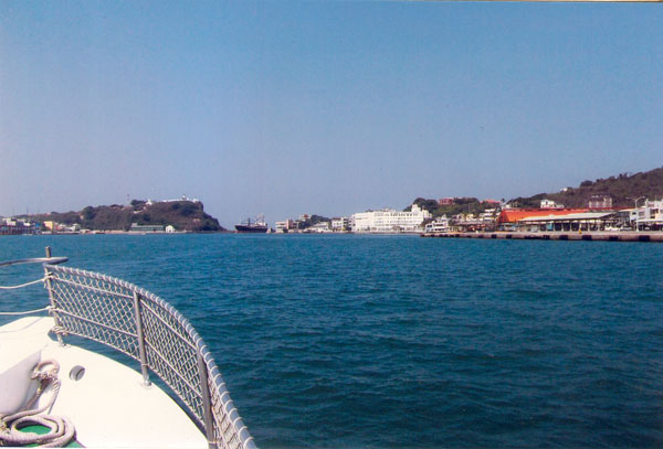 走一趟藍色公路,碧海藍天的壯闊景觀盡收眼底。(圖/陳文進 提供) 走一趟藍色公路,碧海藍天的壯闊景觀盡收眼底。(圖/陳文進 提供)