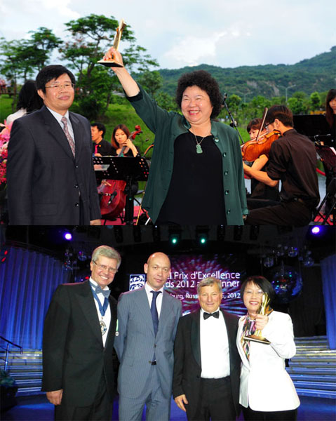 劉世芳副市長代表高市領受2012年全球卓越建設獎,陳菊市長歡喜與全體市民分享。(圖/高雄市政府工務局養護工程處 提供、鮑忠暉 攝) 劉世芳副市長代表高市領受2012年全球卓越建設獎,陳菊市長歡喜與全體市民分享。(圖/高雄市政府工務局養護工程處 提供、鮑忠暉 攝)