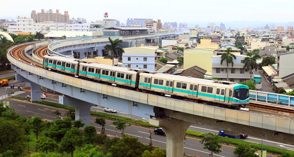 捷運不僅帶來交通便捷，也改變生活型態。(圖/林育恩 攝)