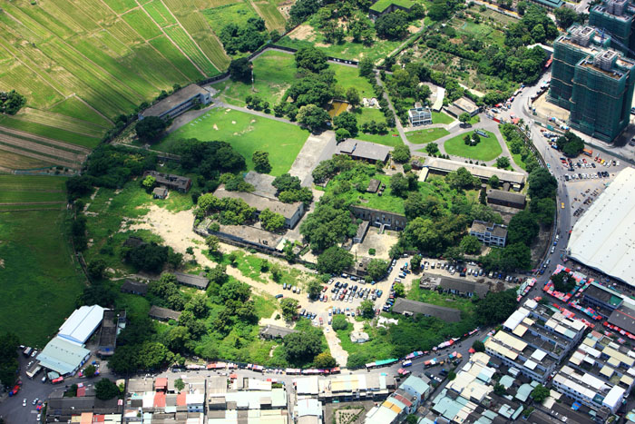 前海軍明德訓練班及周邊眷村環境俯瞰圖。(圖/高雄市政府都市發展局 提供) 前海軍明德訓練班及周邊眷村環境俯瞰圖。(圖/高雄市政府都市發展局 提供)