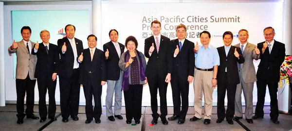 2013亞太城市高峰會(APCS)在高雄舉行,將有超過上百個城市及千位商界領袖、政府代表、專家學者等一同參與。(圖/鮑忠暉 攝) 2013亞太城市高峰會(APCS)在高雄舉行,將有超過上百個城市及千位商界領袖、政府代表、專家學者等一同參與。(圖/鮑忠暉 攝)