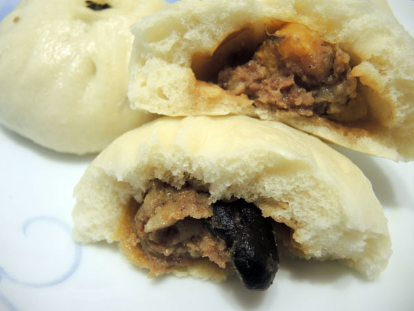 太成肉包料多實在。(圖∕徐世雄 攝) 太成肉包料多實在。(圖∕徐世雄 攝)