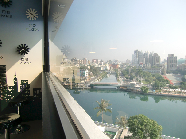 河堤佳適旅店頂樓也可賞愛河景色。(圖∕河堤佳適旅店 提供) 河堤佳適旅店頂樓也可賞愛河景色。(圖∕河堤佳適旅店 提供)