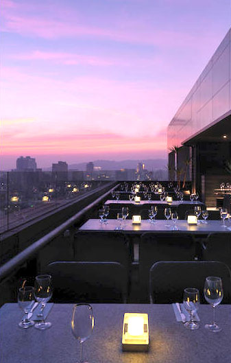 Hotel dùa走時尚設計風格,露台餐廳可欣賞夕照夜色。(圖∕Hotel dùa 提供) Hotel dùa走時尚設計風格,露台餐廳可欣賞夕照夜色。(圖∕Hotel dùa 提供)
