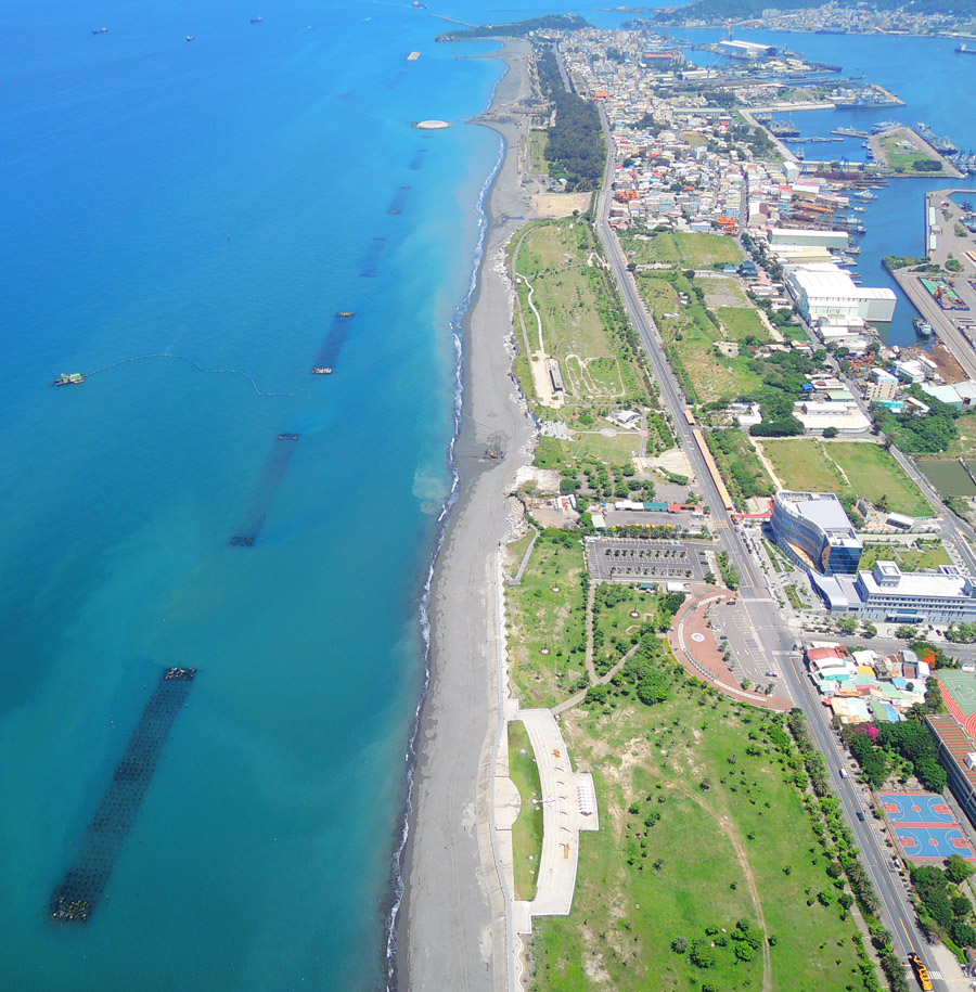 旗津區海岸線保護計畫工程艱鉅浩大。(圖∕台灣采奕傳播科技公司 攝) 旗津區海岸線保護計畫工程艱鉅浩大。(圖∕台灣采奕傳播科技公司 攝)
