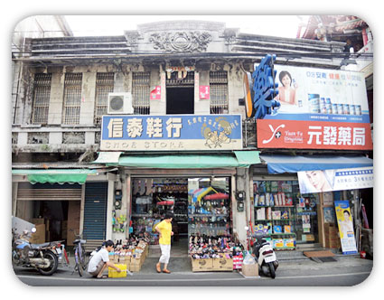 在三角湧的老街可看見大社的往日繁華。(圖∕徐世雄 攝) 在三角湧的老街可看見大社的往日繁華。(圖∕徐世雄 攝)