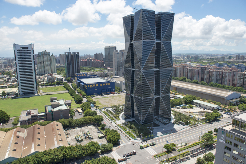 多功能經貿園區是投資高雄的大熱點。(圖∕齊柏林攝 高雄市政府都市發展局 提供) 多功能經貿園區是投資高雄的大熱點。(圖∕齊柏林攝 高雄市政府都市發展局 提供)