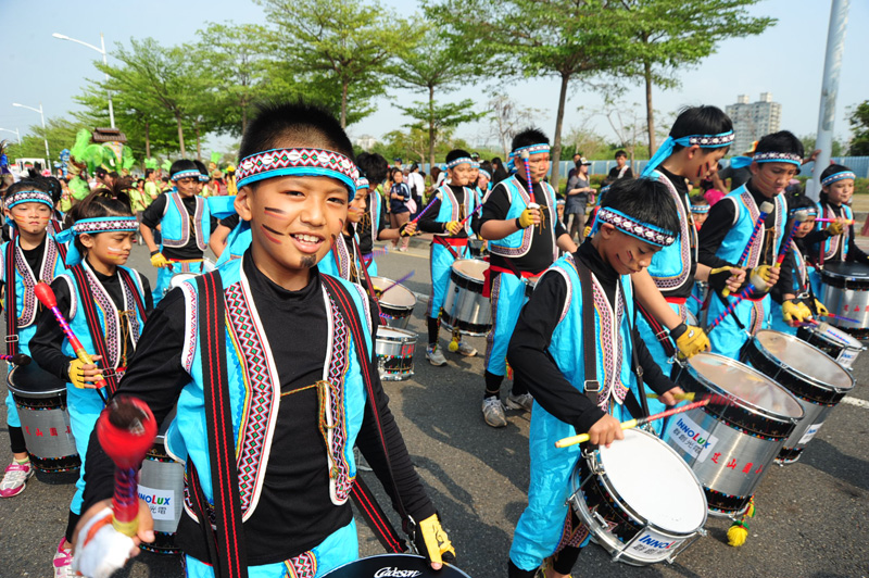 建山國小的學生幾乎都是小鼓手。(圖∕鮑忠暉 攝) 建山國小的學生幾乎都是小鼓手。(圖∕鮑忠暉 攝)