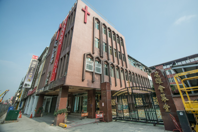 三多路高雄會幕堂將作為災後重建光電示範屋。(圖∕李士豪 攝) 三多路高雄會幕堂將作為災後重建光電示範屋。(圖∕李士豪 攝)
