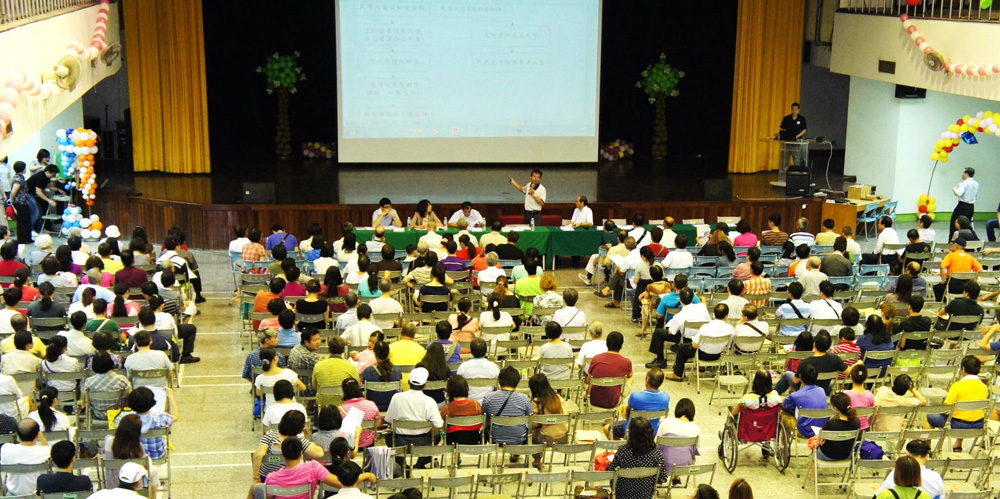 為讓市民瞭解求償相關法律問題,市府陸續召開5場說明會。(圖∕簡名君 攝) 為讓市民瞭解求償相關法律問題,市府陸續召開5場說明會。(圖∕簡名君 攝)