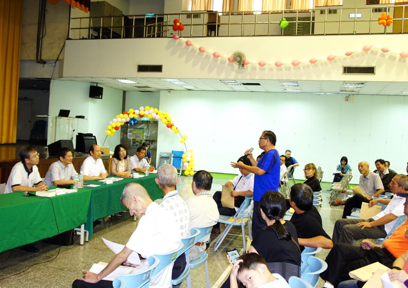 市府透過說明會,向災民解說溝通各種救助與補償計畫。(圖∕曾國書 攝) 市府透過說明會,向災民解說溝通各種救助與補償計畫。(圖∕曾國書 攝)