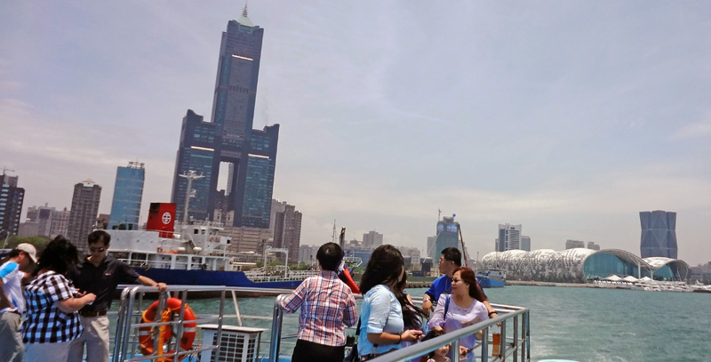 高雄港各種遊港航線串連文化景點,帶領遊客體驗港都風情。(圖∕高雄市政府交通局 提供) 高雄港各種遊港航線串連文化景點,帶領遊客體驗港都風情。(圖∕高雄市政府交通局 提供)