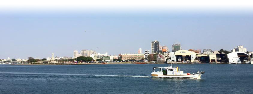 抵達安平外海時,遙望安平港美麗景色。(圖∕李昀諭 攝) 抵達安平外海時,遙望安平港美麗景色。(圖∕李昀諭 攝)