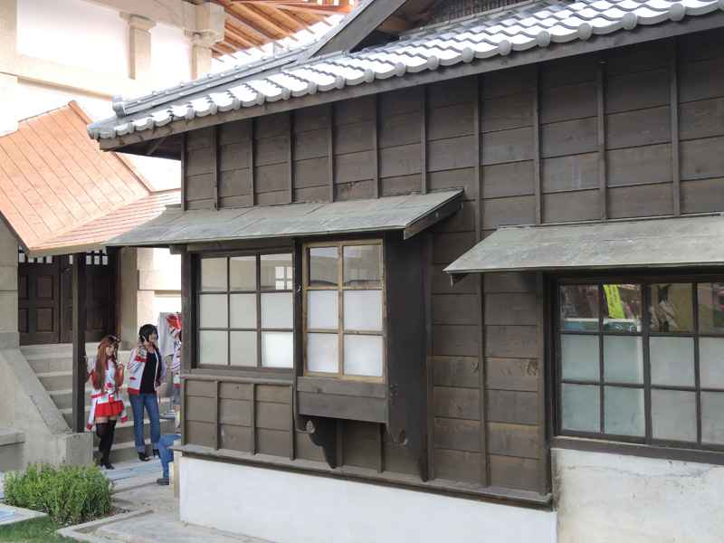 武德殿後方的日式建築,成為藝文講座空間及才藝教室。(圖∕徐世雄 攝) 武德殿後方的日式建築,成為藝文講座空間及才藝教室。(圖∕徐世雄 攝)