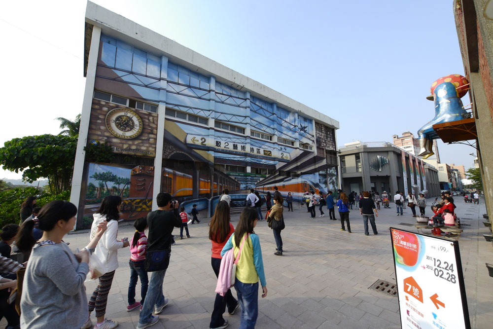 搭乘水岸輕軌去旅行 輕盈時尚的城市邂逅 搭乘水岸輕軌去旅行 輕盈時尚的城市邂逅