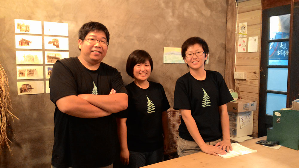 野上野下幕後三人:連偉志、周季嬋、蔡佳佑(從左至右)。(野上野下x遛食冰提供) 野上野下幕後三人:連偉志、周季嬋、蔡佳佑(從左至右)。(野上野下x遛食冰提供)