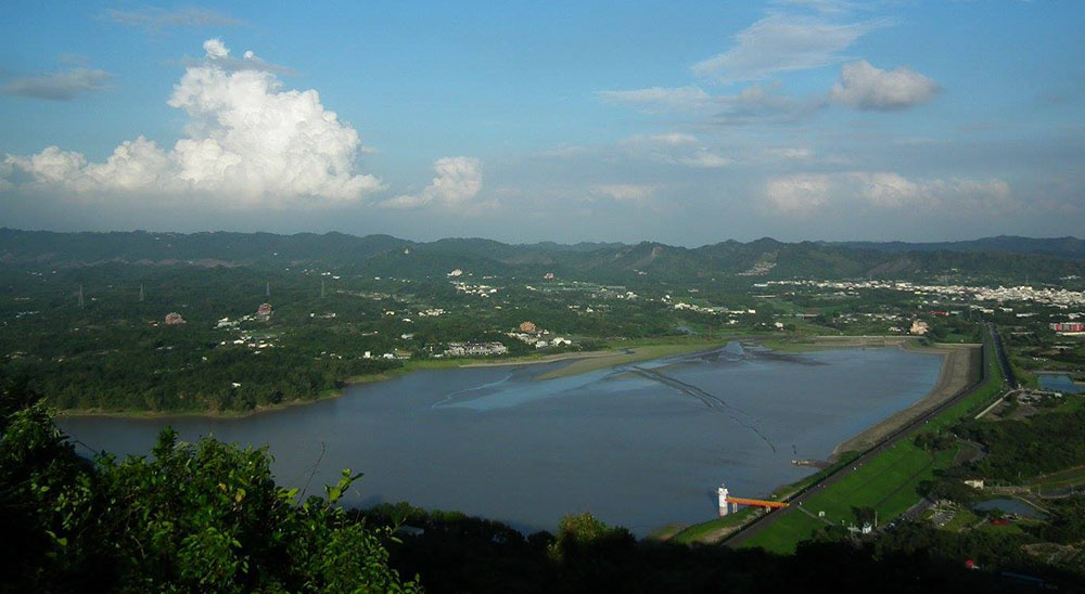 小崗山鳥瞰阿公店水庫。(董增立·攝影) 小崗山鳥瞰阿公店水庫。(董增立·攝影)