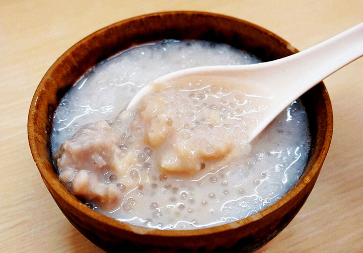 「芋仔很擠」的芋角西米露。(楊紘興‧攝影) 「芋仔很擠」的芋角西米露。(楊紘興‧攝影)