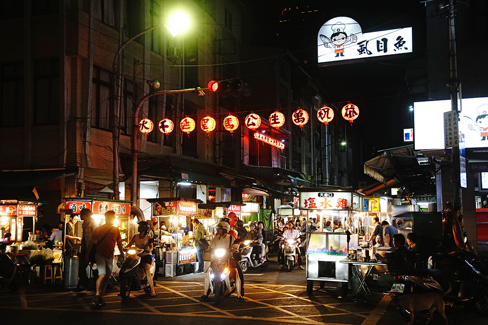 三民街攤販集中區是高雄在地人的私房小吃街。(攝影/曾信耀) 三民街攤販集中區是高雄在地人的私房小吃街。(攝影/曾信耀)