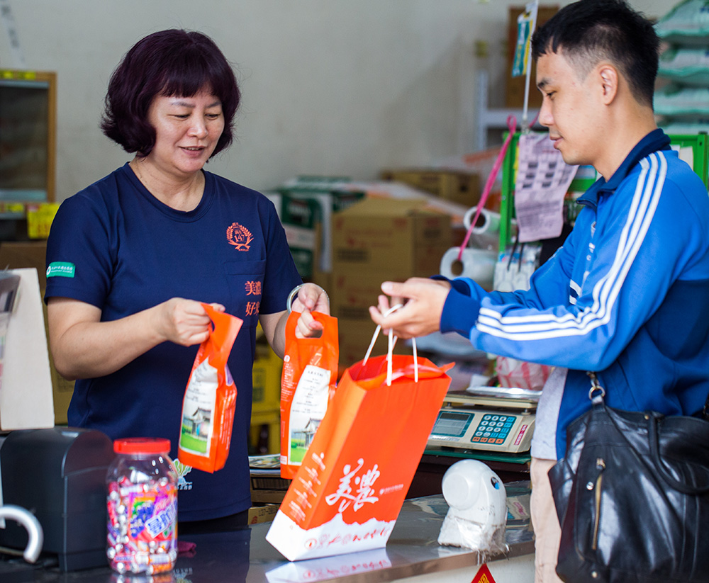 美濃農會超市店長劉美禎。(攝影/連偉志) 美濃農會超市店長劉美禎。(攝影/連偉志)