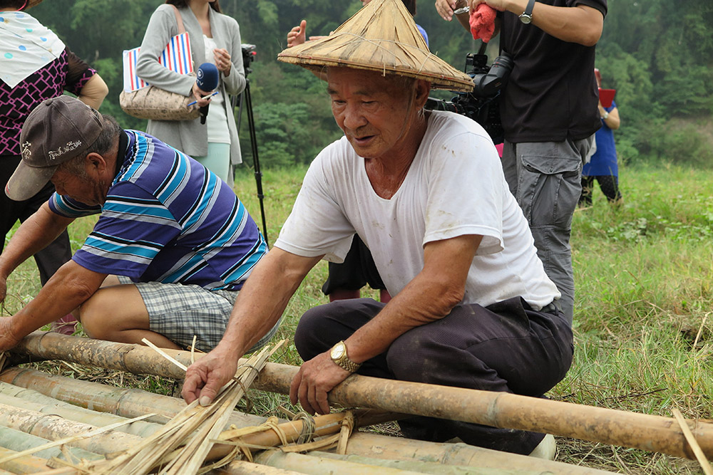 崇德社區的「放竹筏」活動。(攝影/葉郁琪) 崇德社區的「放竹筏」活動。(攝影/葉郁琪)