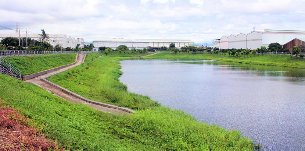 山仔頂溝滯洪池是後庄重要的濕地公園。(攝影/謝宏偉) 山仔頂溝滯洪池是後庄重要的濕地公園。(攝影/謝宏偉)