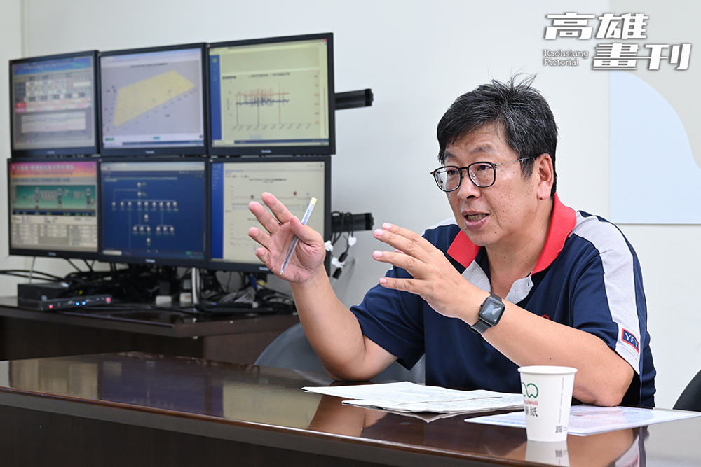 隨著人工智能演算日益進步,久堂廠導入「全自動虛擬量測(AVM, Automatic Virtual Metrology) 系統」,但運用於造紙業則是頭一次。 (攝影/Carter) 隨著人工智能演算日益進步,久堂廠導入「全自動虛擬量測(AVM, Automatic Virtual Metrology) 系統」,但運用於造紙業則是頭一次。 (攝影/Carter)