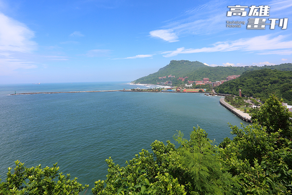 用鏡頭捕捉海濱聚落景致,享受無敵海景第一手限動。(攝影/Carter) 用鏡頭捕捉海濱聚落景致,享受無敵海景第一手限動。(攝影/Carter)