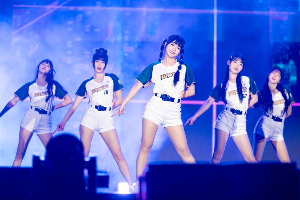 登上2025高雄跨年舞台的WING STARS台鋼雄鷹啦啦隊，多首表演曲目為吳坤龍的音樂作品。(圖片提供/高雄市政府)