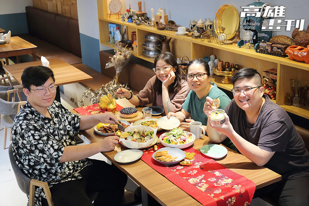 返鄉過節團圓吃飯,老友相見一起來共享佳餚美酒。(攝影/Carter) 返鄉過節團圓吃飯,老友相見一起來共享佳餚美酒。(攝影/Carter)