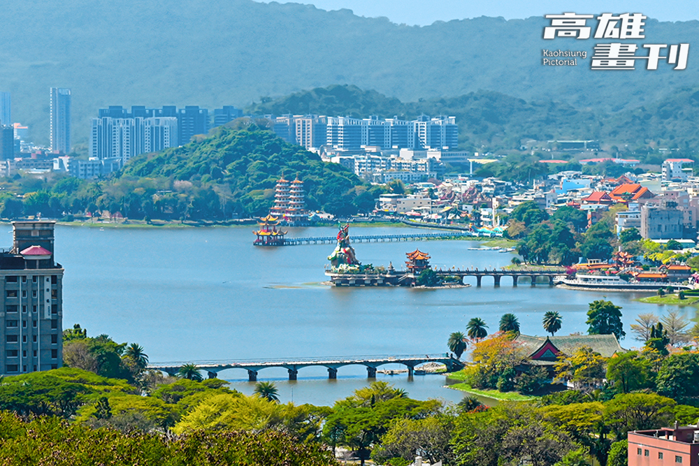 半屏山海拔約175公尺,山勢雖不高,卻視野極佳,蓮池潭、龍虎塔及高雄國家體育場皆能盡收眼底。(攝影/Carter) 半屏山海拔約175公尺,山勢雖不高,卻視野極佳,蓮池潭、龍虎塔及高雄國家體育場皆能盡收眼底。(攝影/Carter)