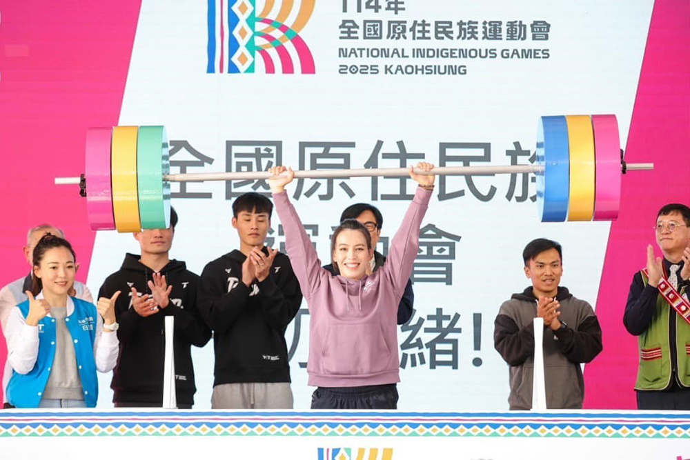 原民運今年新增舉重項目，高雄囡仔高展宏與「舉重女神」郭婞淳將全力挑戰佳績。(圖片提供/高雄市政府運動發展局)