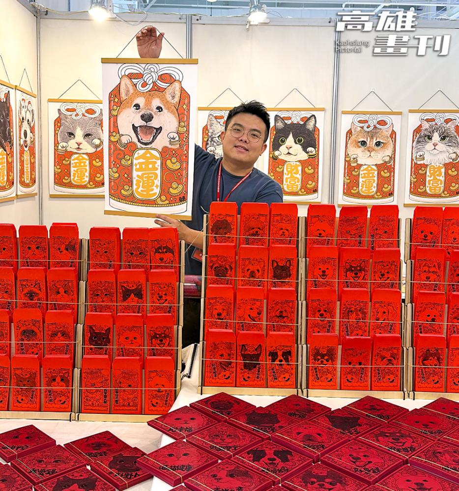 每逢春節推出的限量賀歲周邊，包括54款貓狗圖案的春聯與紅包袋，成為立志集滿12生肖收藏玩家的搶手商品。(圖片提供/秋爽寵物插畫事務所)