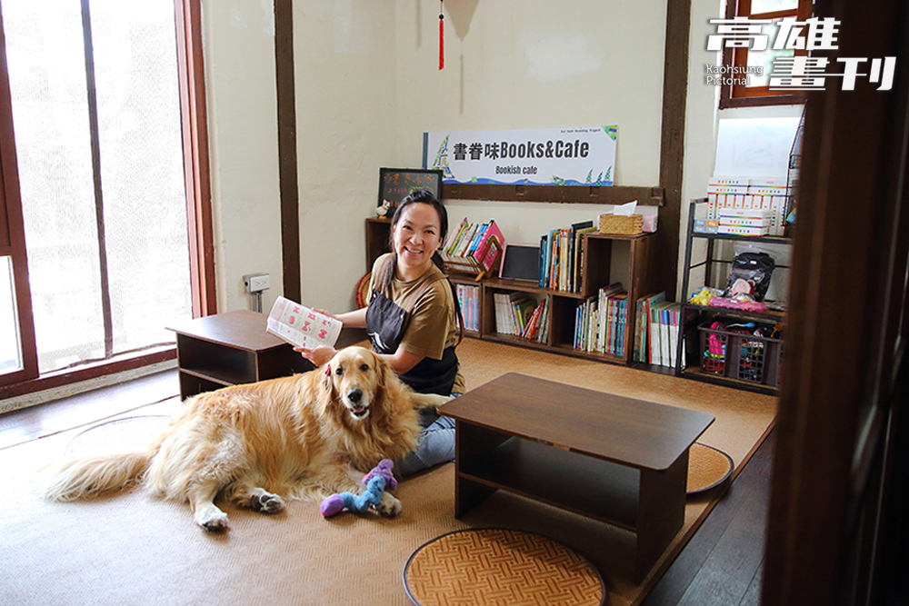 佳蓉的大寶貝黃金獵犬萌萌，是人見人愛的書僮。(攝影/Carter)
