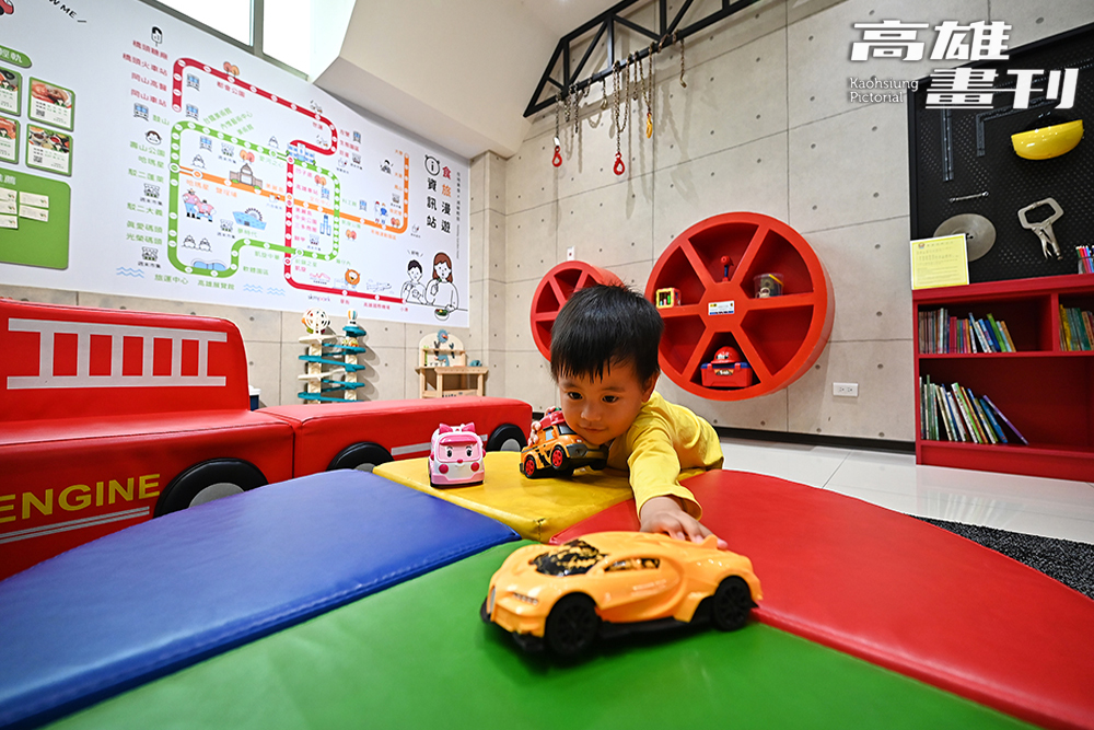 孩子們先到休閒室玩樂，讓父母可以放心在櫃檯處Check in。(攝影/Carter)