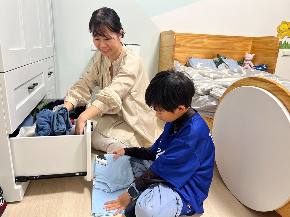 與孩子建立整理的共識與規則，一起維護家的秩序。(圖片提供/蘇嫆婷)