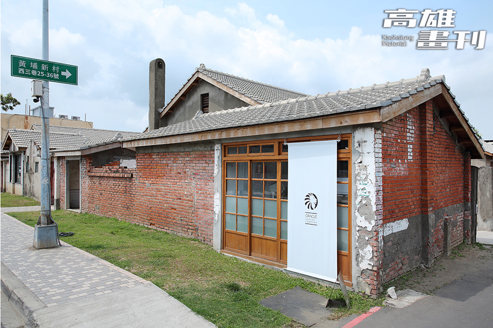 神諭咖啡位於黃埔新村的核心地帶，經過老闆與設計師精心打造，賦予這棟眷村老宅新生命。(攝影/Carter)